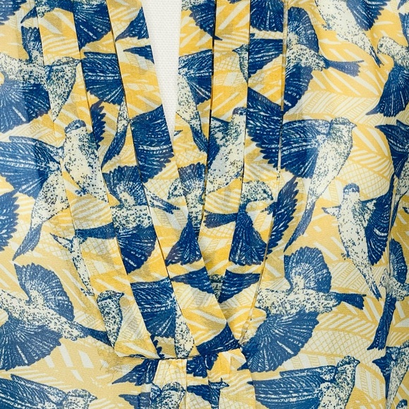 COLLECTIVE CONCEPTS Sz M Golden Yellow/Blue Birds Print 3/4 Sleeve Women Blouse - Picture 3 of 6